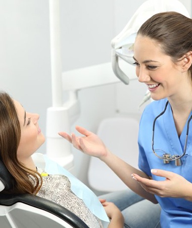 emergency dentist in Springfield talking to a patient