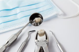 Tooth extraction tools of a Springfield emergency dentist 